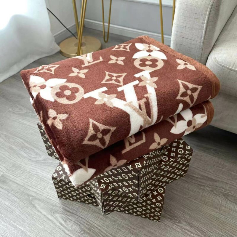 LV cheap blankets for dogs 8